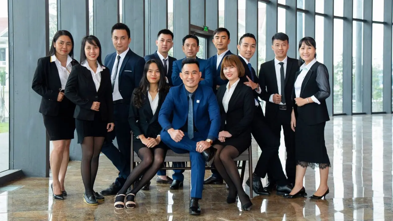 Chụp ảnh profile Công ty Manulife – Shark Team